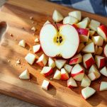 Mele rosse con insalata