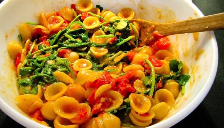 Orecchiette alla rucola e pomodoro