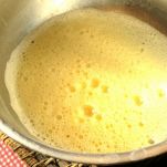 Pasticcio di pane, salsiccia e cipolle