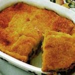 Pasticcio di pane, salsiccia e cipolle