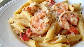 Penne con gamberi e pancetta