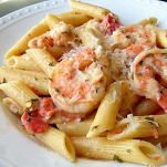 Penne con gamberi e pancetta