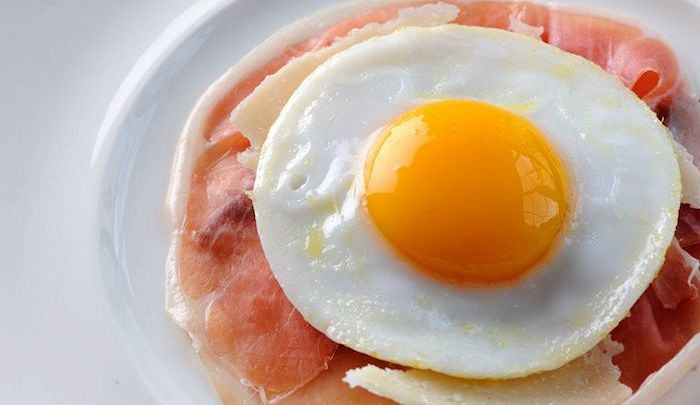 Uovo con prosciutto cotto alla Metternich