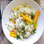 Risotto con fiori di zucca e trota