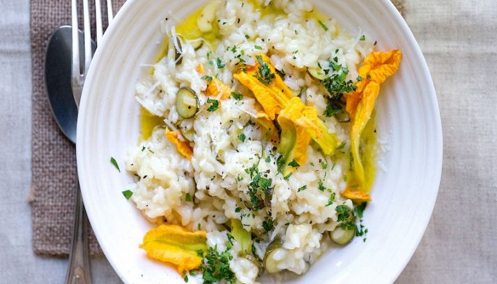 Risotto con fiori di zucca e trota