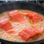 Salmone alle cipolle