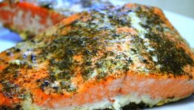 Salmone in salsa al timo