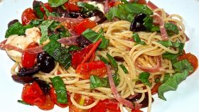 Spaghetti bresaola e olive
