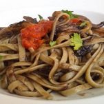 Tagliatelle al nero di seppia con canocchie e porcini