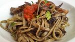 Tagliatelle al nero di seppia con canocchie e porcini