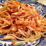 Tagliatelle con scampi e funghi