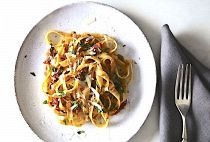Tagliolini con ragù di fegatini