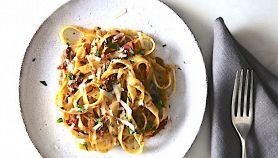 Tagliolini con ragù di fegatini