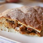 Torta con cipolle e olive