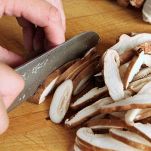 Zuppa di carciofi e funghi