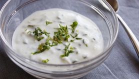 Zuppa fredda allo yogurt