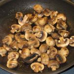 Conchiglie funghi e piselli