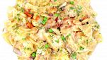 Farfalle con verdure e bacon