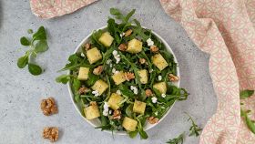 L'insalata che stupisce e cambia, grazie a un solo ingrediente