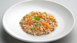 Insalata di cereali con zucchine e gamberi
