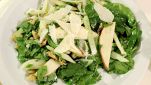 Insalata di rucola e mele con parmigiano