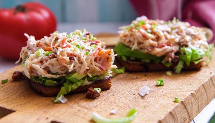 Insalata di granchio e kiwi