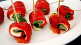 Involtini di peperoni con mozzarella