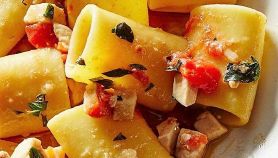 Mezze maniche al rag&ugrave; di scorfano