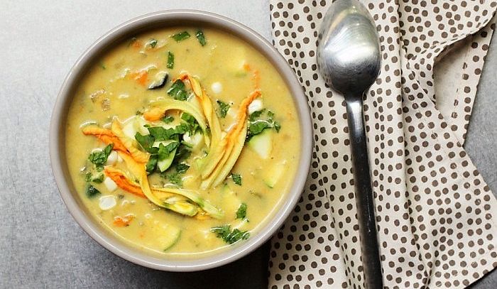 Minestra con stracchino e fiori di zucca