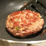 Panino con polpette e crema di formaggi