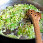Pappardelle con crema di piselli e salmone