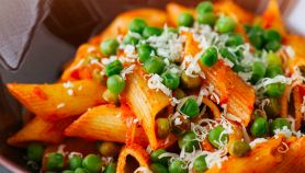Penne pomodori e piselli