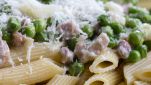 Penne con prosciutto cotto e piselli
