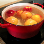 pesche-al-vino-rosso