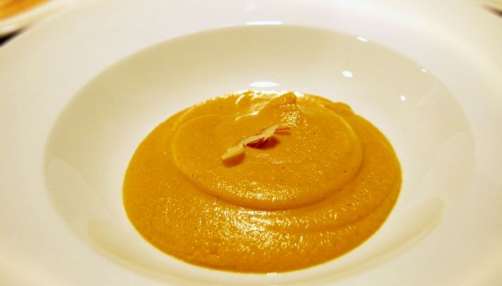 Potage di zucca: zuppa con zucca e patate