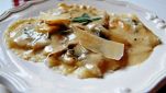 Ravioli ai funghi con fonduta di tartufi