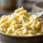 Composto di carciofi in terrina.