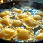 Ravioli ritagliati dalla sfoglia.