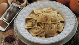 Ravioli ripieni di ricotta e zafferano