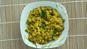 Riso condito con curry e piselli