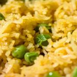 Riso con piselli curry e cipolla