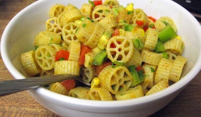 Insalata di pasta ruote e peperoni