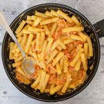 Fare mantecare la pasta in padella