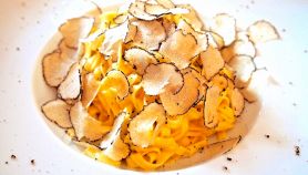 Tagliolini con il tartufo e ricci di mare