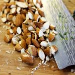 Torta con riso, latte e mandorle