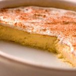 Torta con riso, latte e mandorle