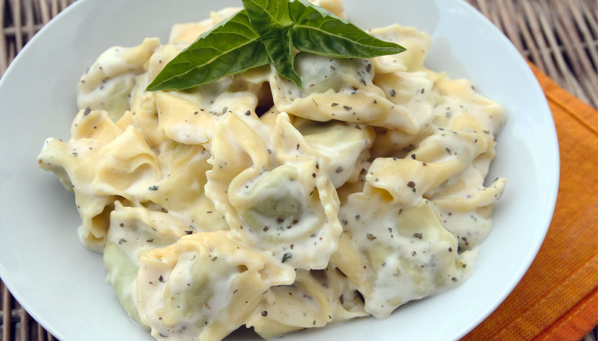 Ricetta Tortellini Alla Panna Le Ricette Di Buonissimo