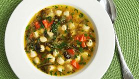 Zuppa di pollo e scarola