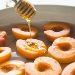 Albicocche al forno con miele