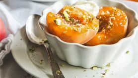 Albicocche al forno con miele e mandorle